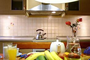 Beating Heart City Family Home Next to Beach