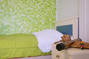 Beating Heart City Family Home Next to Beach