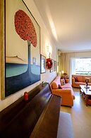 Beating Heart City Family Home Next to Beach