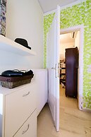 Beating Heart City Family Home Next to Beach