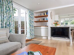 Keepers Lodge, Hillfield Village