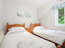 Keepers Lodge, Hillfield Village