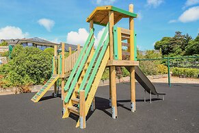 Keepers Lodge, Hillfield Village