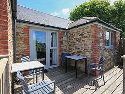 Keepers Lodge, Hillfield Village