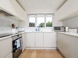 Keepers Lodge, Hillfield Village