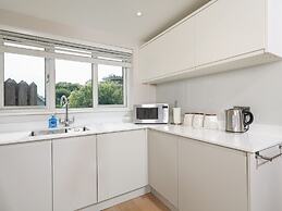 Keepers Lodge, Hillfield Village