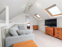 Keepers Lodge, Hillfield Village