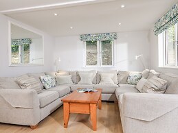 Keepers Lodge, Hillfield Village