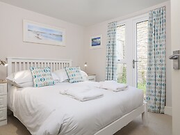 Keepers Lodge, Hillfield Village