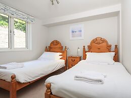 Keepers Lodge, Hillfield Village