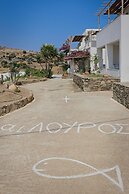 Ailouros summer hotel