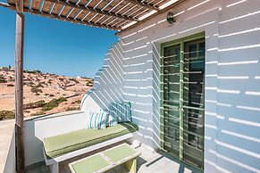 Ailouros summer hotel