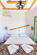 Ailouros summer hotel