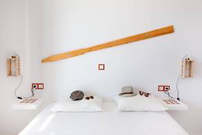 Ailouros summer hotel