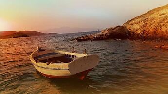 Ailouros summer hotel