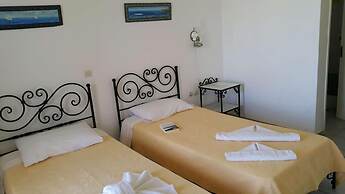 Ailouros summer hotel