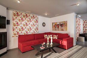 Beautiful Pool Villa for Relaxing Family Holidays