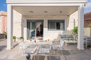 Beautiful Pool Villa for Relaxing Family Holidays