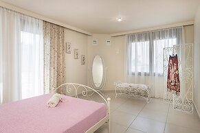 Beautiful Pool Villa for Relaxing Family Holidays