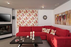 Beautiful Pool Villa for Relaxing Family Holidays