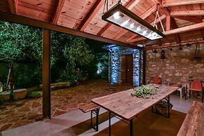 Boutique Stone Cottage With Large Terraces