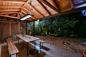 Boutique Stone Cottage With Large Terraces