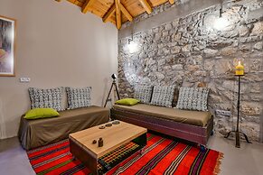 Boutique Stone Cottage With Large Terraces