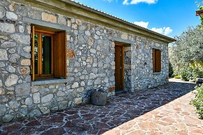 Boutique Stone Cottage With Large Terraces