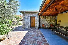 Boutique Stone Cottage With Large Terraces
