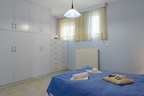 Comfy Vacation Flat Near the Beach