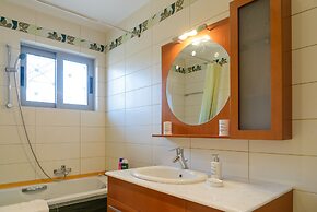 Comfy Vacation Flat Near the Beach