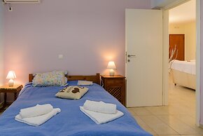 Comfy Vacation Flat Near the Beach