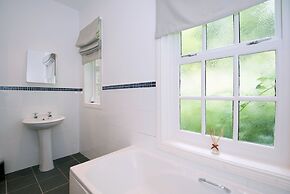 Apartment 4 The Grove