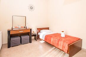 Cozy Family Home Near the Beach