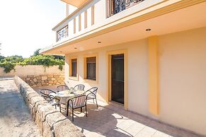 Cozy Family Home Near the Beach