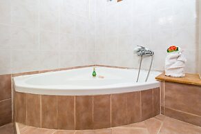 Cozy Family Home Near the Beach