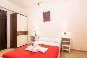 Cozy Family Home Near the Beach