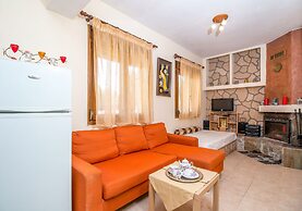 Cozy Family Home Near the Beach