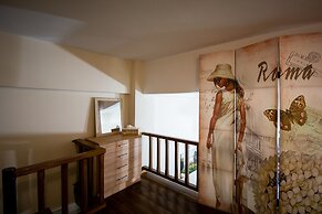 Cozy Flat Attic near Beach & Venetian Port