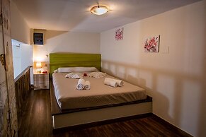 Cozy Flat Attic near Beach & Venetian Port