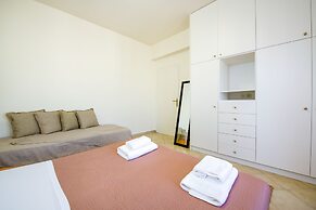 Dione Apartment with Terrace near Kalathas beach