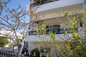 Dione Apartment with Terrace near Kalathas beach