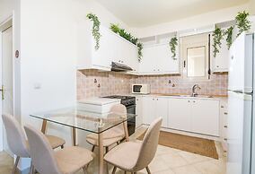 Dione Apartment with Terrace near Kalathas beach