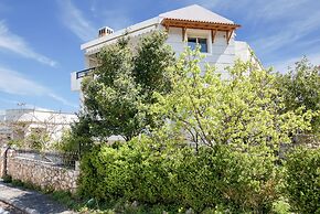 Dione Apartment with Terrace near Kalathas beach