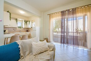 Dione Apartment with Terrace near Kalathas beach