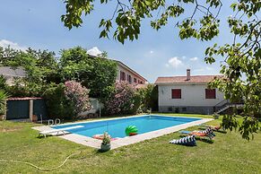 Dream Holidays in a Luxurious Garden Pool Villa