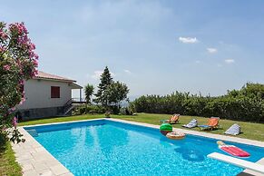 Dream Holidays in a Luxurious Garden Pool Villa