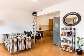 Dream Lux Flat with Great Outdoor Pool & Parking