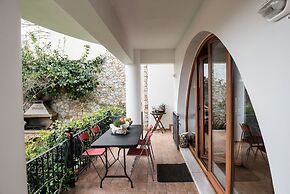 Dream Lux Flat with Great Outdoor Pool & Parking