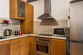 Dream Lux Flat with Great Outdoor Pool & Parking